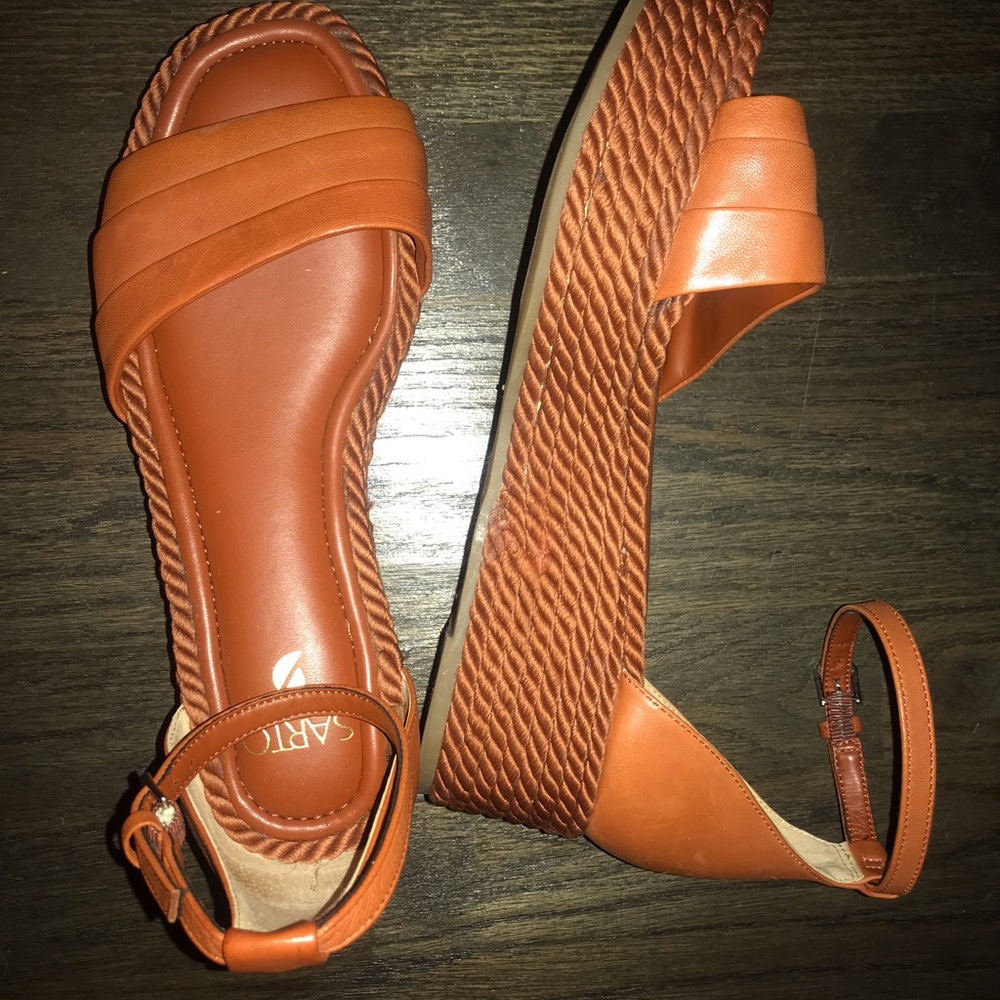 Wedge sandals with twisted rope detail